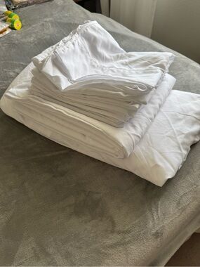 White Luxury Cotton Sheet Set - Unbranded